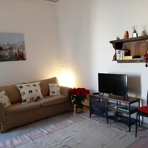 https://casalucina.it-romehotels.com